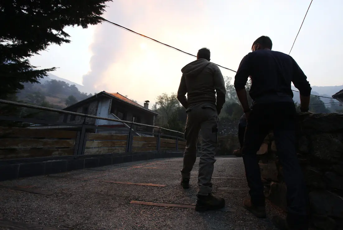 Incendio en Colinas del Campo de Martín Moro Toledano perteneciente al municipio de Igüeña (León)