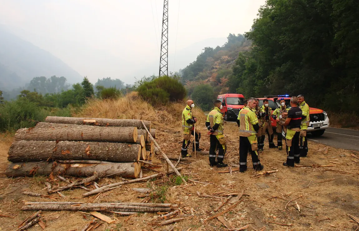 Incendio en Colinas del Campo de Martín Moro Toledano perteneciente al municipio de Igüeña (León)