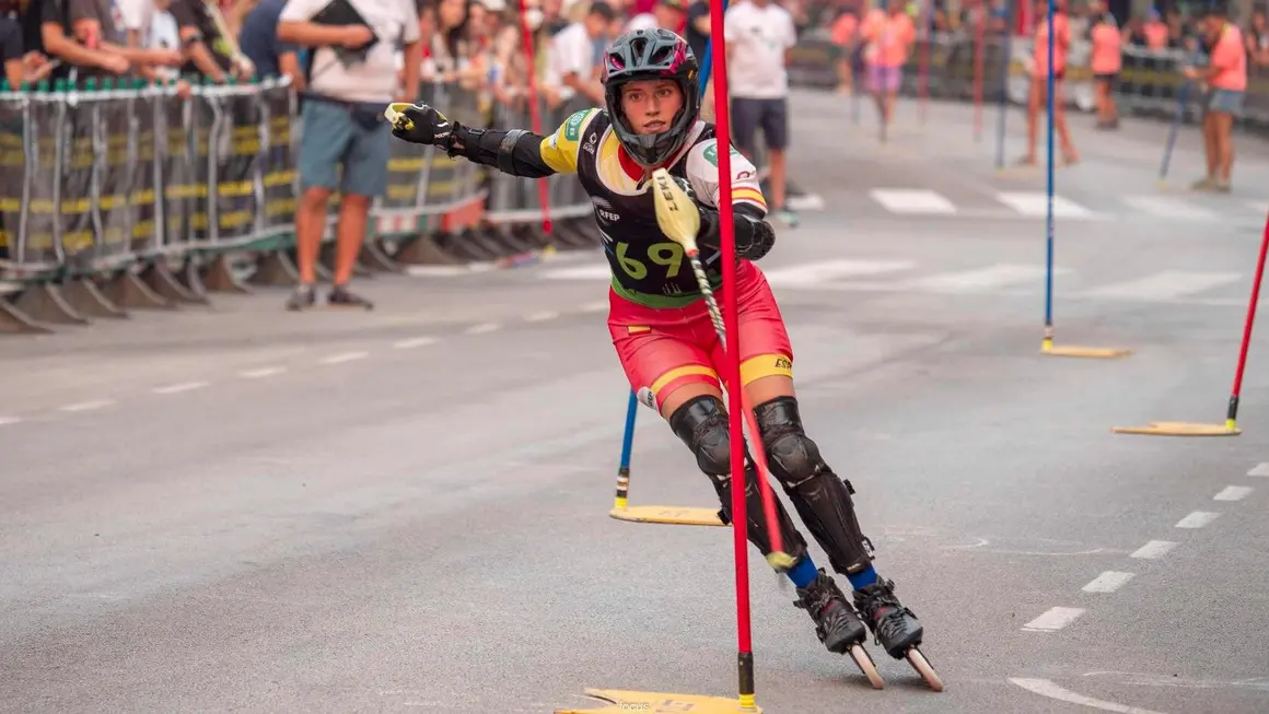La Xamascada deja 12 podios europeos y confirma a los patinadores lacianiegos entre la élite mundial del alpino en línea; en la imagen, Sofía, en slalom.