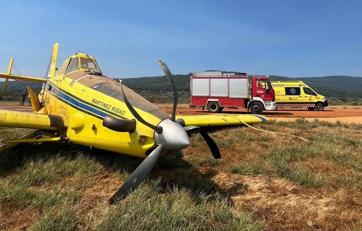 Una avioneta hace un aterrizaje de emergencia en la base de Rosinos de la Requejada (Zamora) tras sufrir daños en un estabilizador