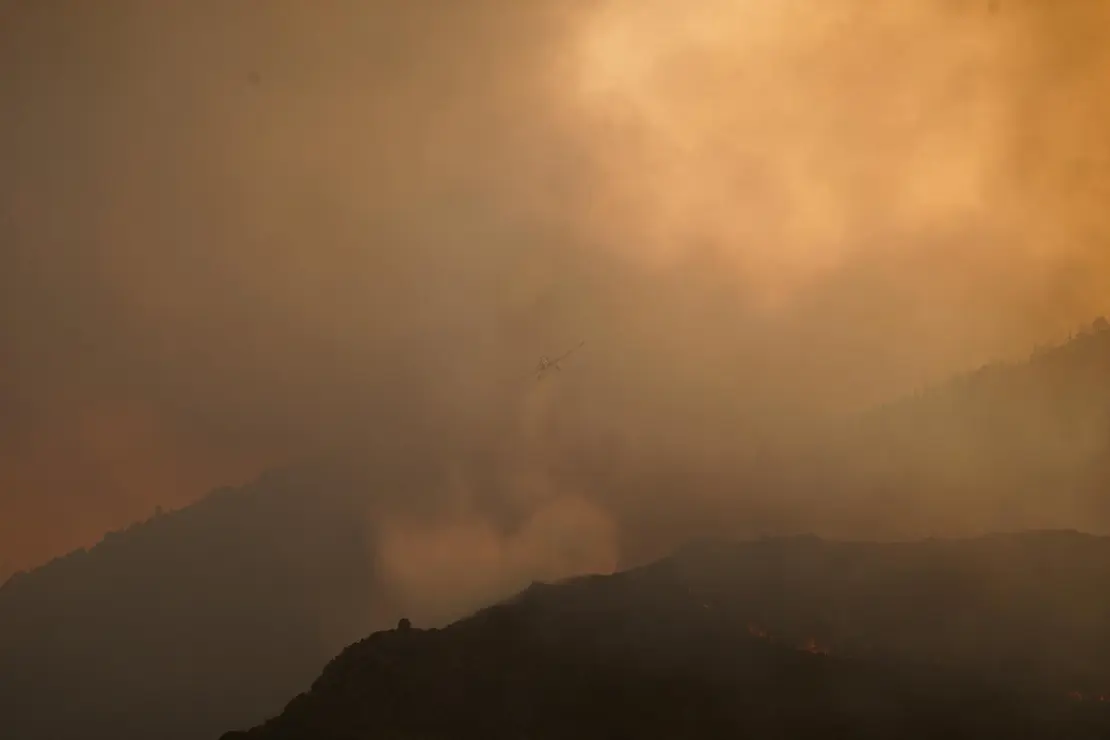 Imagen del incendio en la localidad de Paradiña.