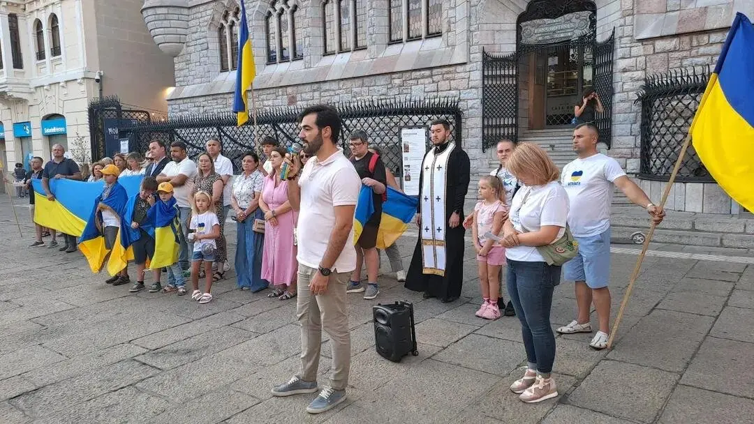 AGRADECEMOS A TODA LA GENTE, QUE NOS ACOMPAÑE, EN ESTÉ DÍA TAN SIMBÓLICO PARA NOSOTROS. LA RESI (3)