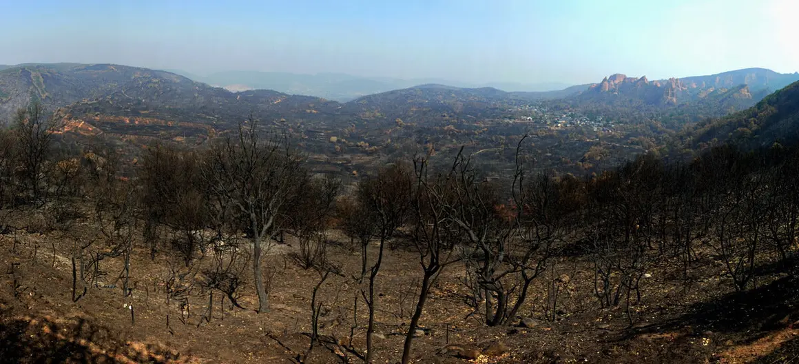 Efectos del incendio iniciado en la localidad de Yeres (León), y que ha afectado al paraje de Las Médulas