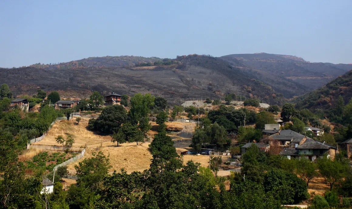 Efectos del incendio iniciado en la localidad de Yeres (León), y que ha afectado al paraje de Las Médulas