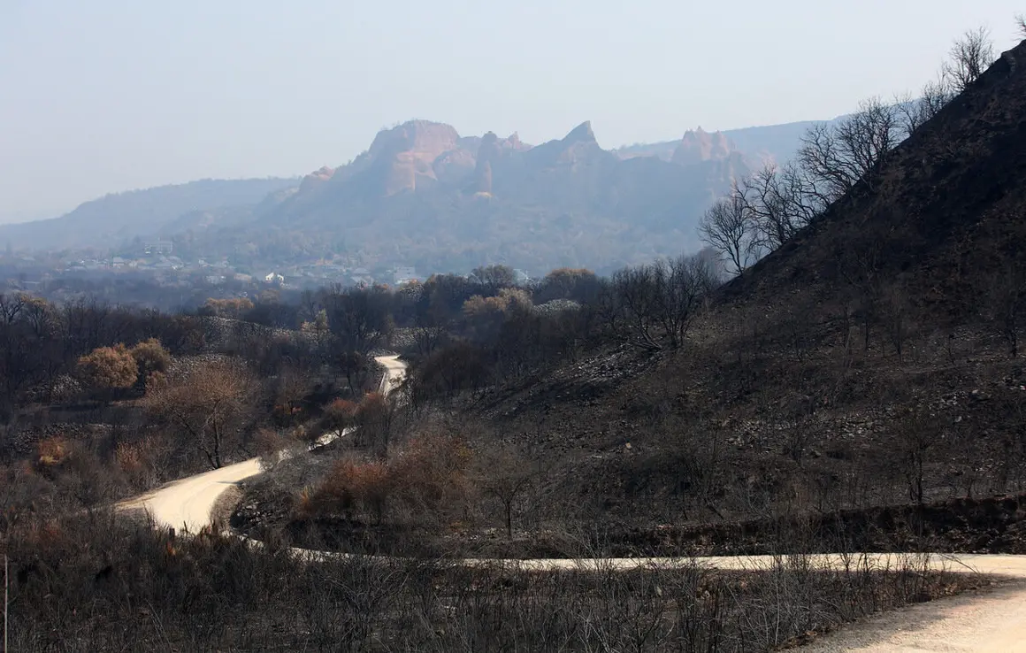 Efectos del incendio iniciado en la localidad de Yeres (León), y que ha afectado al paraje de Las Médulas. Foto: César Hornija.