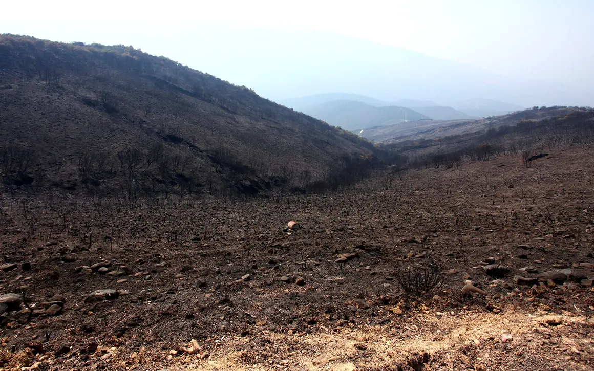 Efectos del incendio iniciado en la localidad de Yeres (León), y que ha afectado al paraje de Las Médulas
