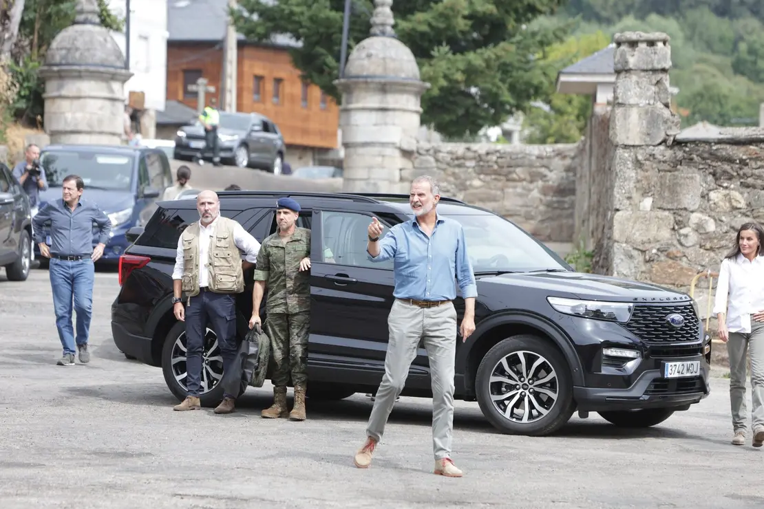 Los reyes visitan las principales zonas afectadas por los incendios forestales en Castilla y León, acompañados del presidente de la Junta, Alfonso Fernández Mañueco