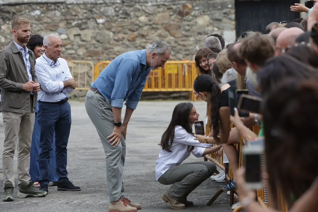 Los reyes visitan las principales zonas afectadas por los incendios forestales en Castilla y León, acompañados del presidente de la Junta, Alfonso Fernández Mañueco