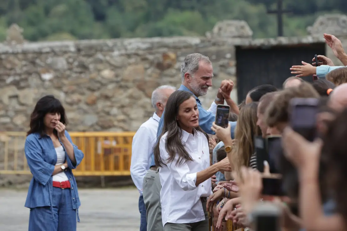 Los reyes visitan las principales zonas afectadas por los incendios forestales en Castilla y León, acompañados del presidente de la Junta, Alfonso Fernández Mañueco