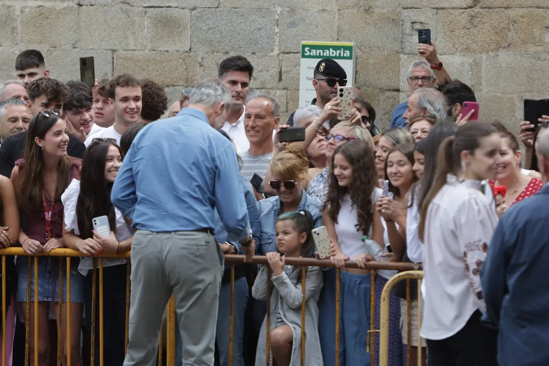 Los reyes visitan las principales zonas afectadas por los incendios forestales en Castilla y León, acompañados del presidente de la Junta, Alfonso Fernández Mañueco