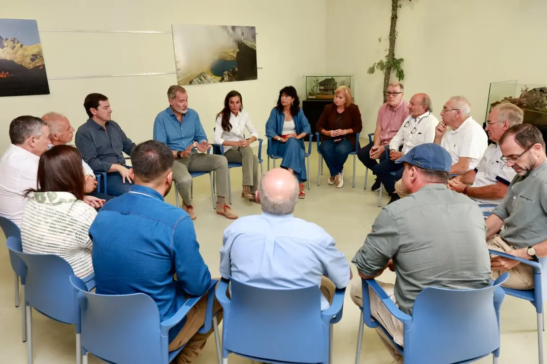 Los reyes visitan las principales zonas afectadas por los incendios forestales en Castilla y León