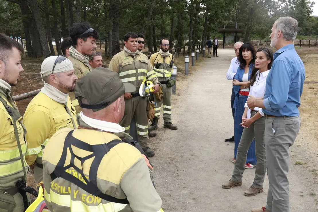 Los reyes visitan las principales zonas afectadas por los incendios forestales en Castilla y León