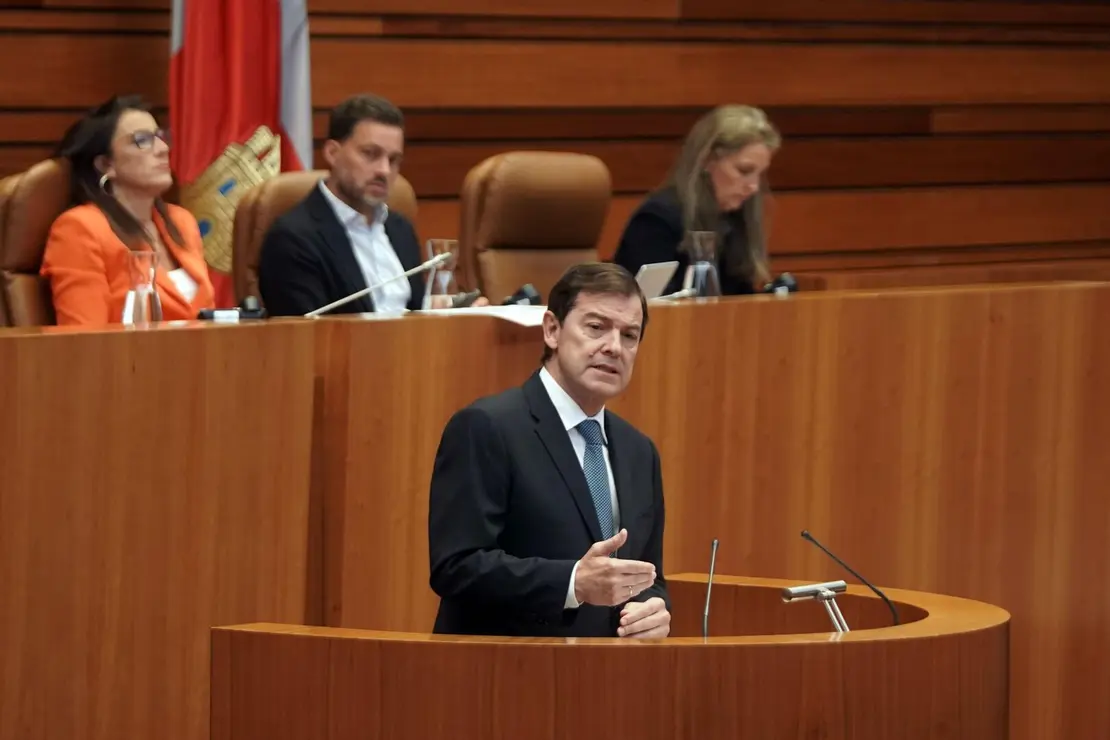 Mañueco, durante su comparecencia. Foto: Rubén Cacho