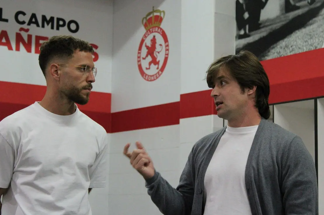 La Cultural y Deportiva Leonesa ha dado este domingo la bienvenida a su nuevo jugador, Iván Calero, procedente del Zaragoza