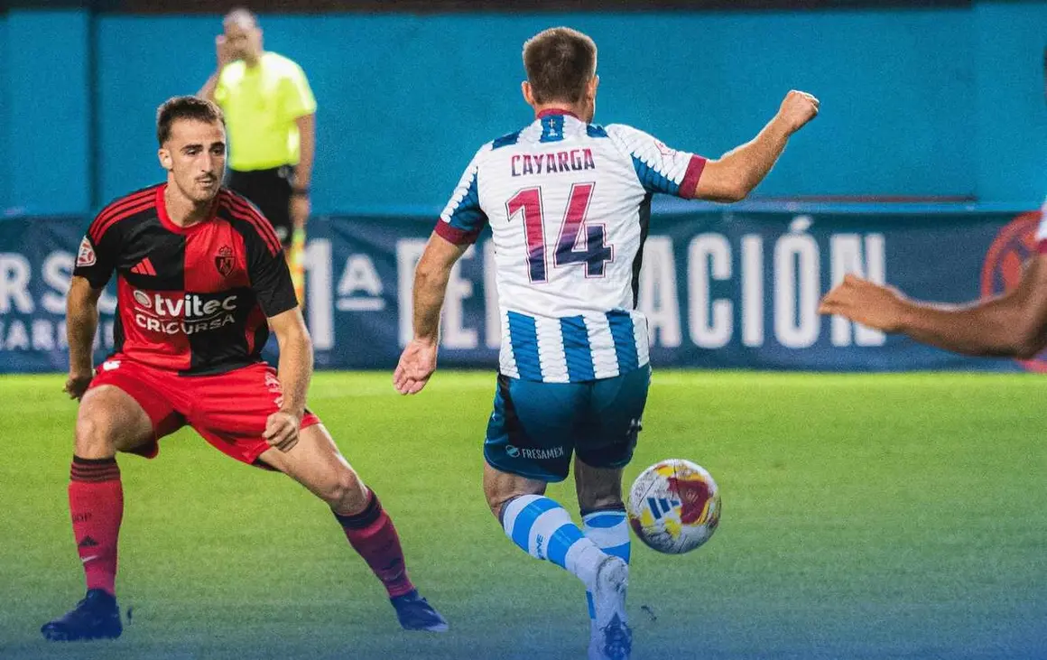La SD Ponferradina inicia la temporada goleando al Real Avilés Industrial en un encuentro en el que los bercianos dejaron resuelto el partido en la primera mitad.