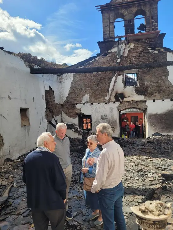 El presidente de Cáritas visita algunas de las zonas afectadas por los incendios en las Diócesis de Astorga y de León.