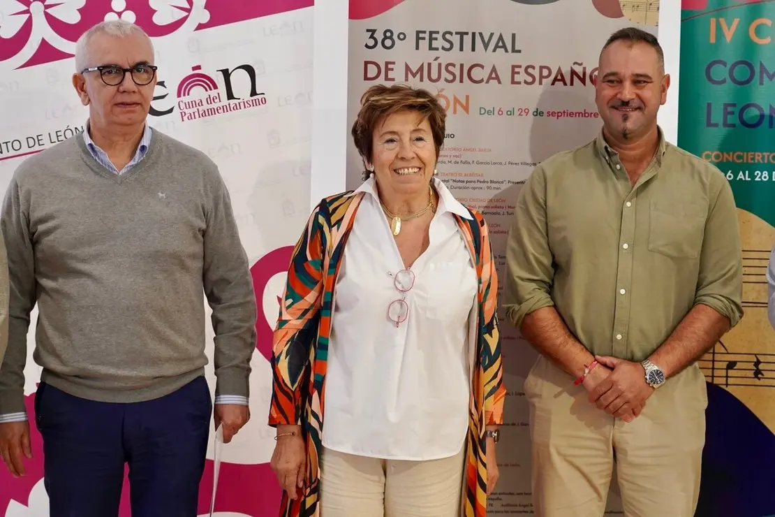 La concejala de Acción y Promoción Cultural de León, Elena Aguado, presenta el 38 Festival de Música Española de León junto a sus organizadores
