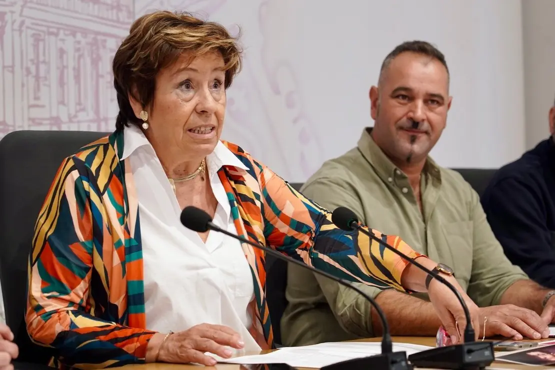 La concejala de Acción y Promoción Cultural de León, Elena Aguado, presenta el 38 Festival de Música Española de León junto a sus organizadores