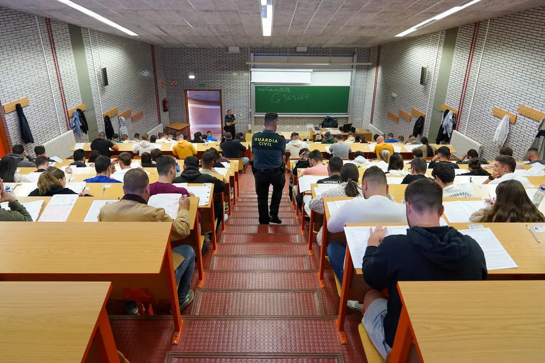 La capital leonesa acoge pruebas de conocimientos teóricos y psicotécnicos de acceso a la Guardia Civil