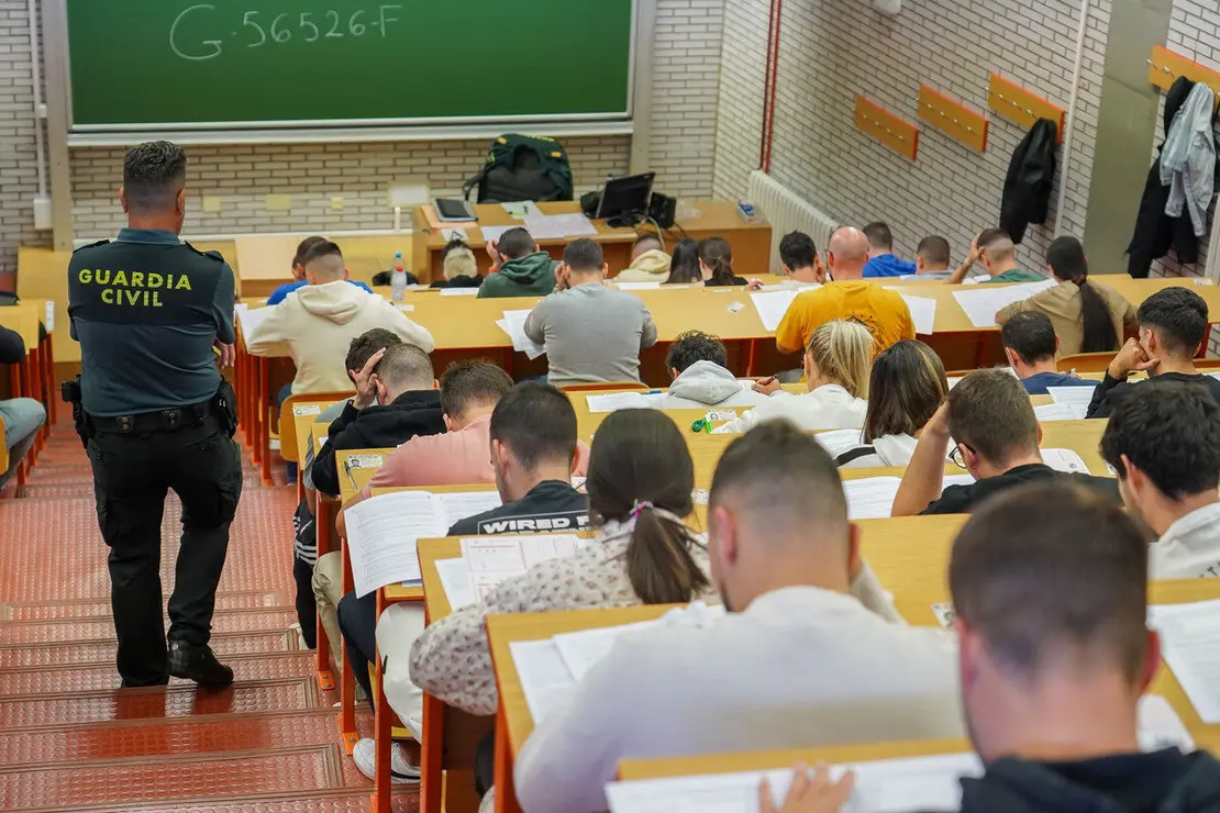La capital leonesa acoge pruebas de conocimientos teóricos y psicotécnicos de acceso a la Guardia Civil