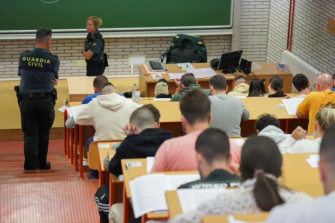 La capital leonesa acoge pruebas de conocimientos teóricos y psicotécnicos de acceso a la Guardia Civil