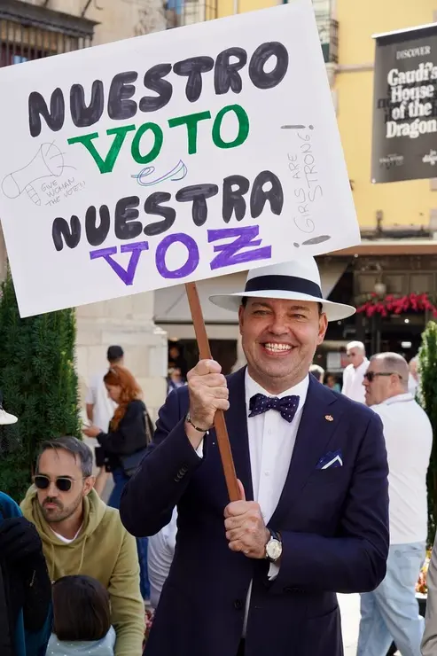 Recreación de una manifestación sufragista dentro del programa de actos de la IV Feria Modernista de León