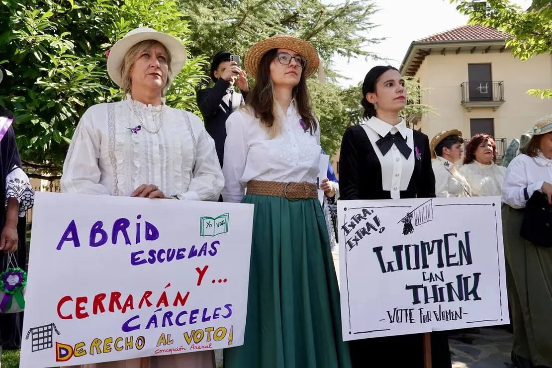Recreación de una manifestación sufragista dentro del programa de actos de la IV Feria Modernista de León