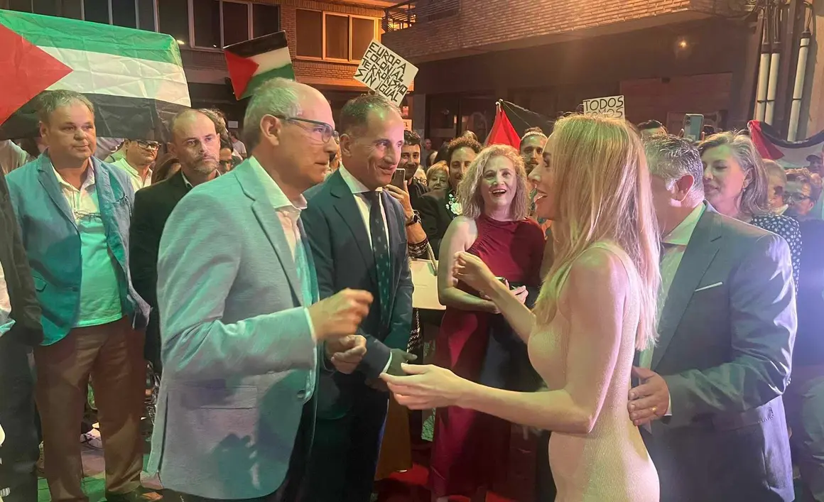 Éxito rotundo del 28º Festival de Cine de Astorga 
La actriz Kira Miró recibió el Premio de Honor en una gala memorable en el Teatro Gullón marcada por el brillo cultural y las protestas en la calle contra los ataques de Israel en Palestina