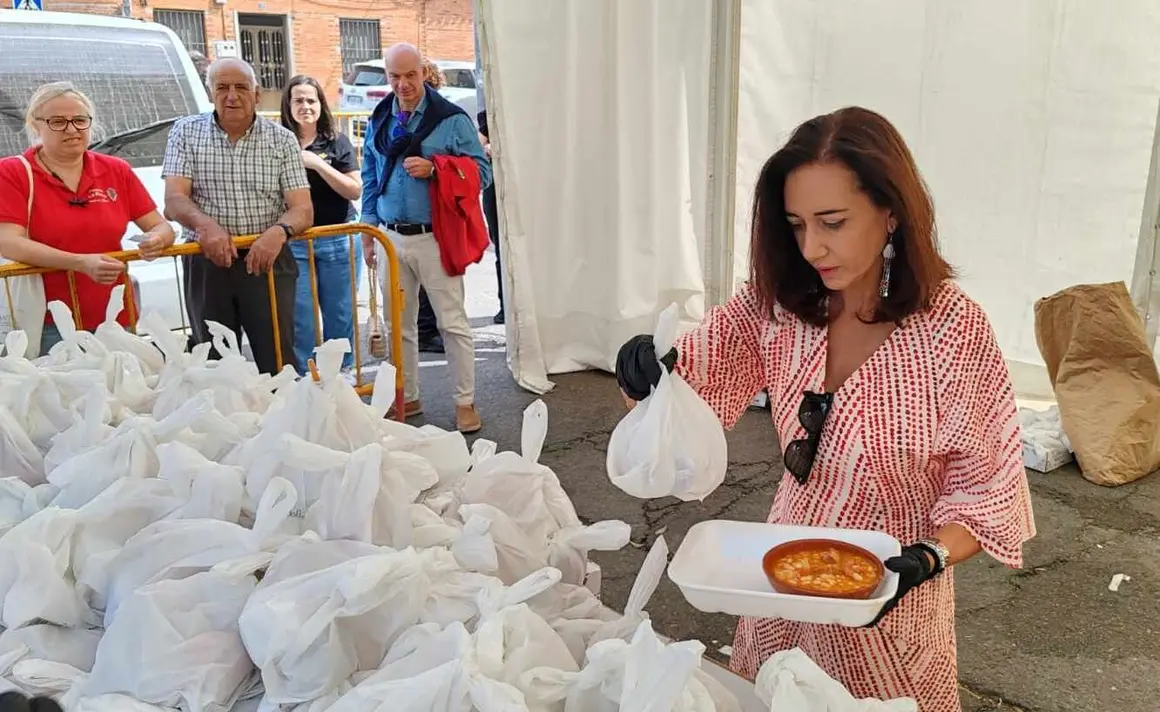 Santa María del Páramo vivió este fin de semana uno de los momentos más esperados de sus fiestas patronales: la tradicional alubiada popular, que alcanzó su 16ª edición con el reparto de unas 700 raciones.