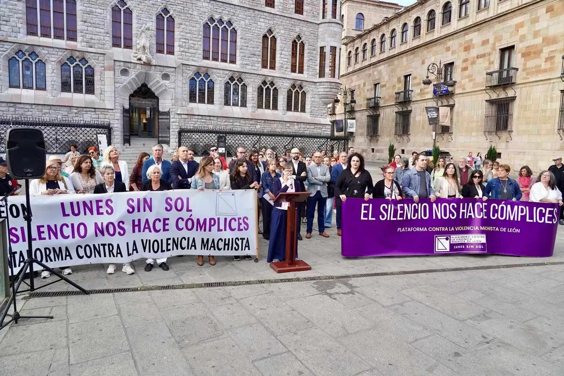 La Plataforma contra la Violencia Machista de León organiza un acto institucional con motivo de su 20 aniversario, con la participación del alcalde de León, José Antonio Diez
