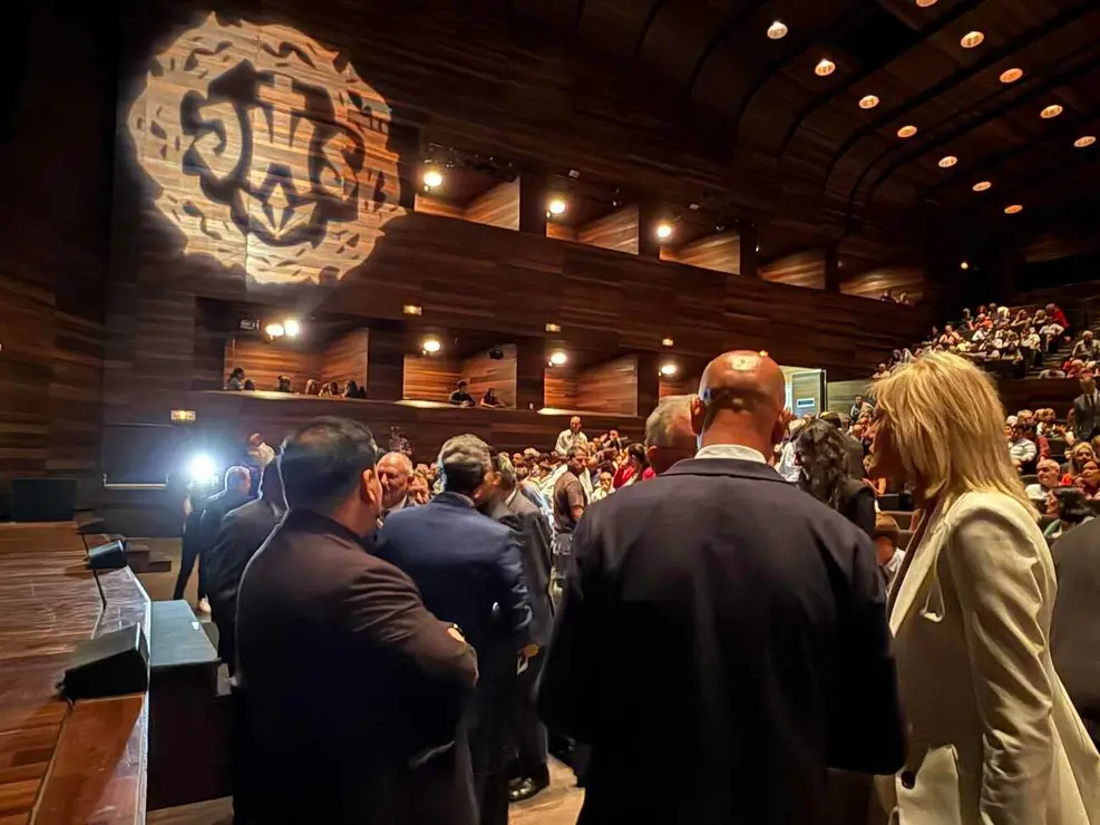 El Auditorio de León estrena la película documental que recoge el viaje histórico de la talla del Dulce Nombre de Jesús al Jubileo de Cofradías en la capital italiana. Fotos: AytoLeón