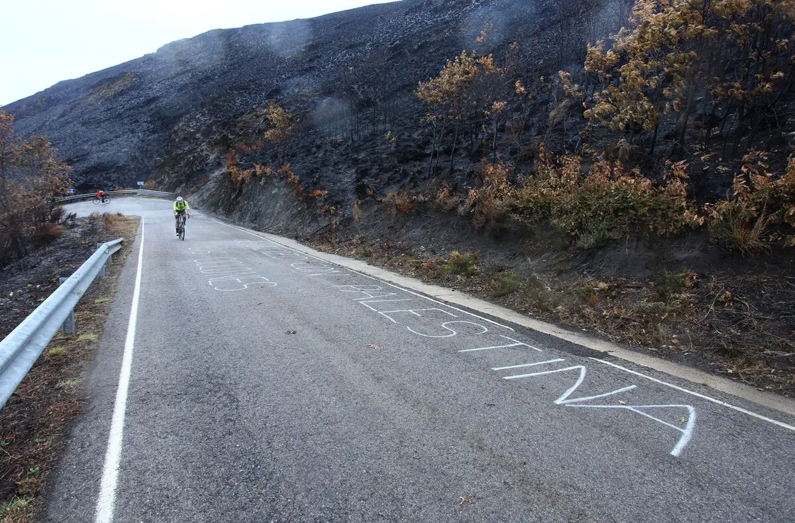 Ambiente previo a la subida al alto del Morredero en Ponferrada de la etapa de la Vuelta ciclista a España
