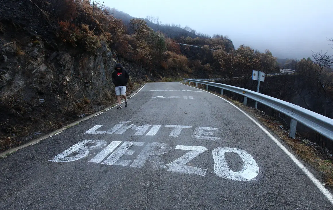 Ambiente previo a la subida al alto del Morredero en Ponferrada de la etapa de la Vuelta ciclista a España