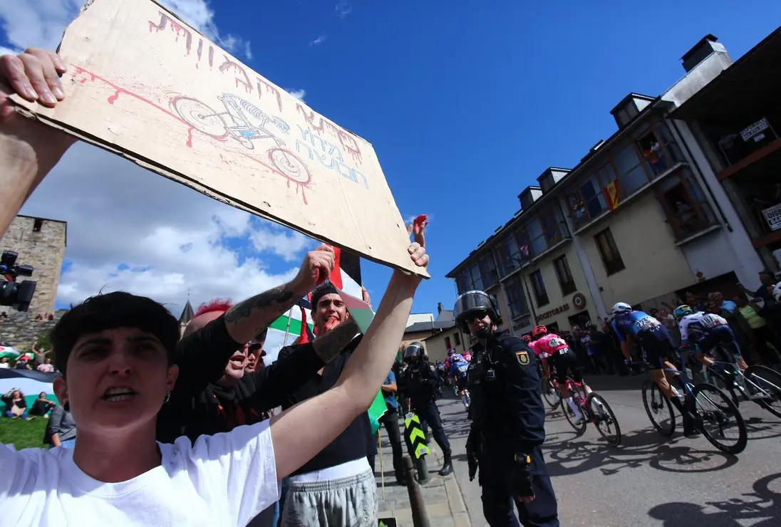 Protesta Vuelta a España (2)