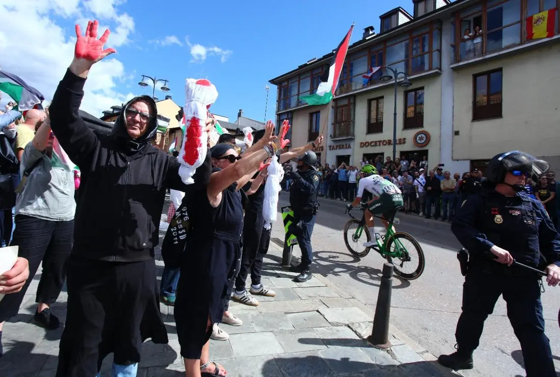 Protesta Vuelta a España (12)