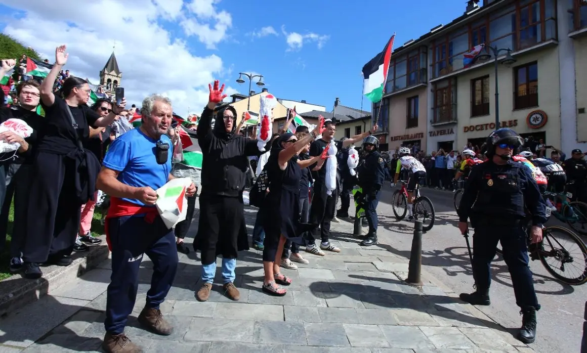 Protesta Vuelta a España (16)