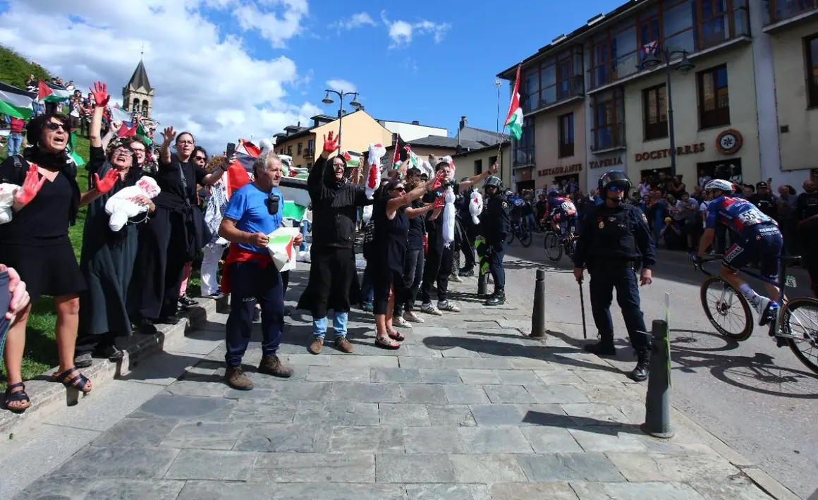 Protesta Vuelta a España (17)