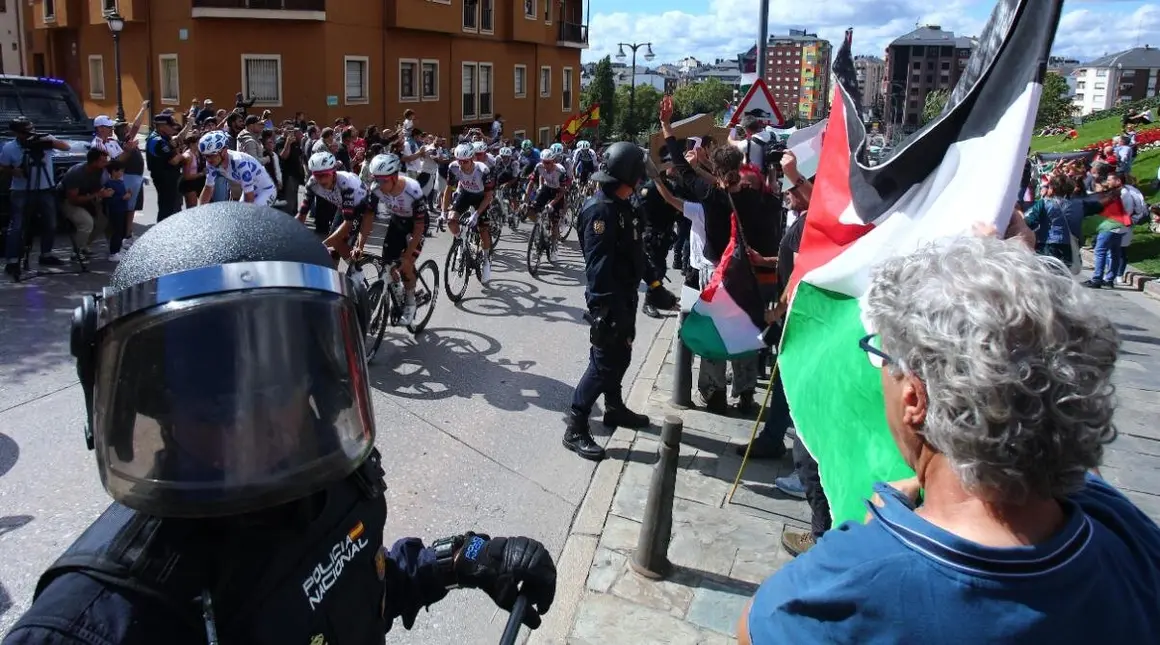 Protesta Vuelta a España (20)