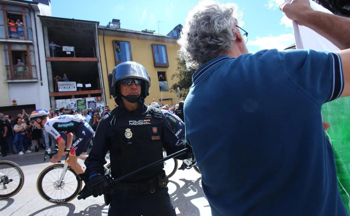 Protesta Vuelta a España (22)