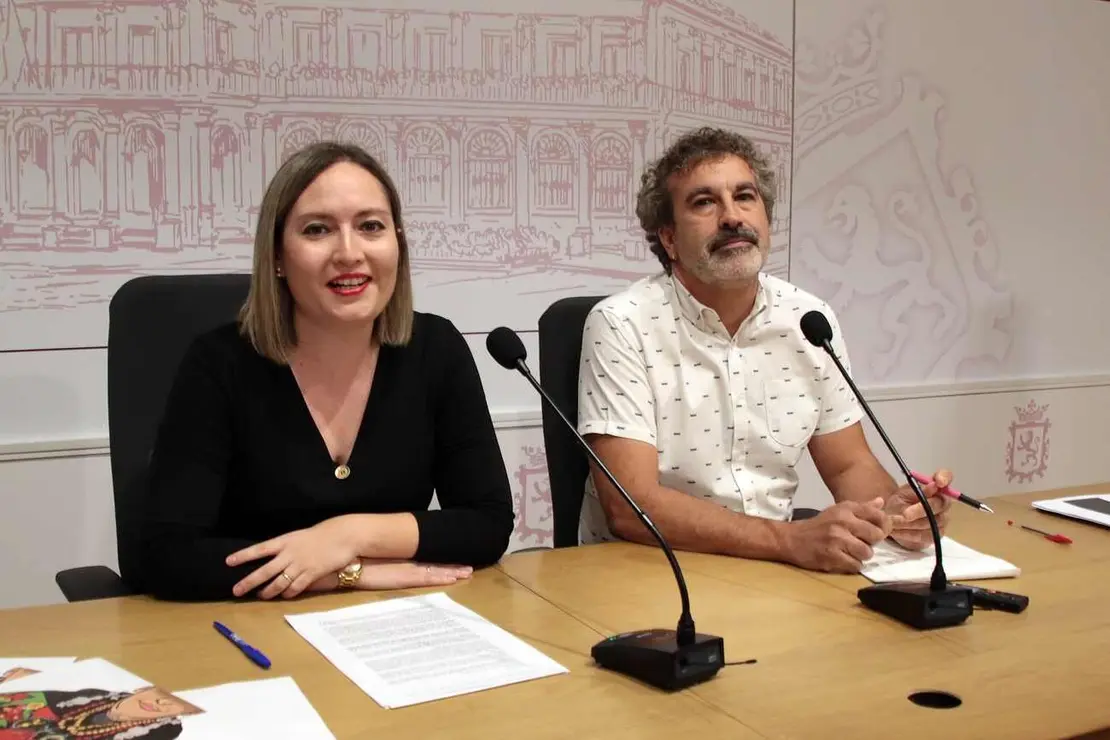 La concejala de Fiestas del Ayuntamiento de León, Camino Orejas, presenta las fiestas de San Froilán