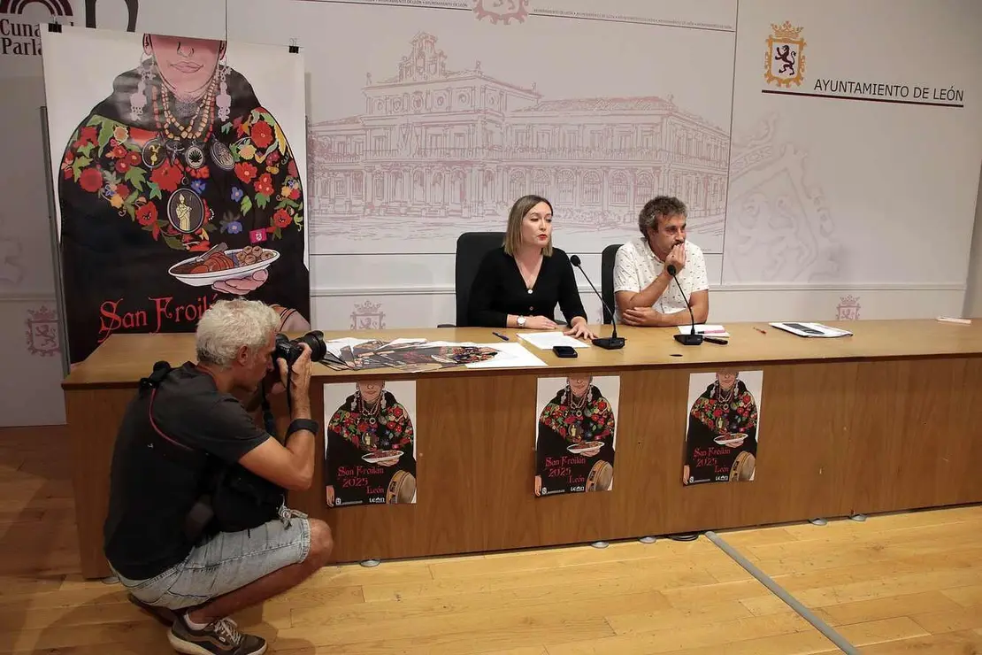 La concejala de Fiestas del Ayuntamiento de León, Camino Orejas, presenta las fiestas de San Froilán