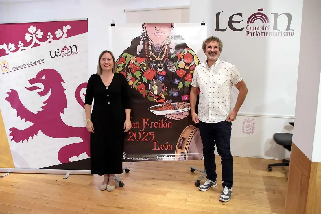 La concejala de Fiestas del Ayuntamiento de León, Camino Orejas, presenta las fiestas de San Froilán. Foto: Peio García