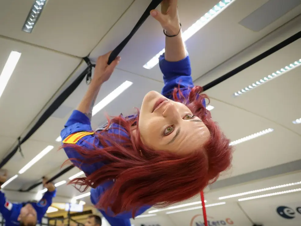 La bióloga leonesa Sara García, primera mujer española en la reserva de astronautas de la Agencia Espacial Europea (ESA), ha completado esta semana uno de los hitos más exigentes de su preparación: tres vuelos parabólicos en Burdeos, Francia.