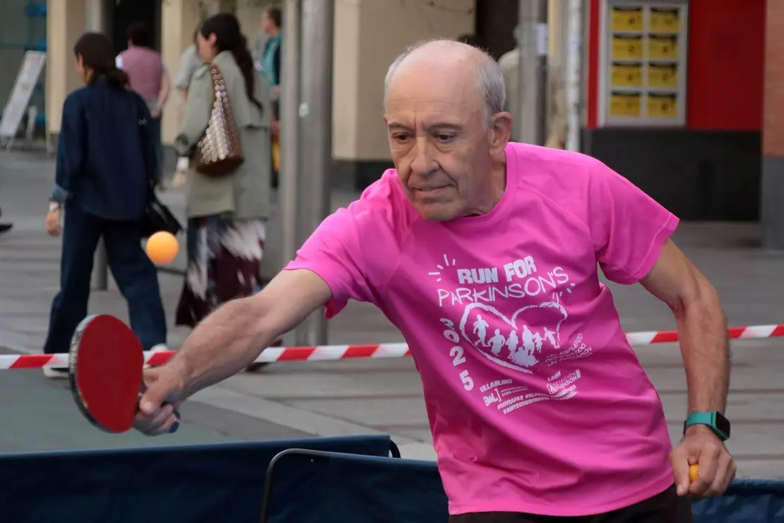 Jornada de sensibilización de Alzheimer León sobre el tenis de mesa para mostrar sus beneficios cognitivos, emocionales y sociales. Foto Peio García (2)