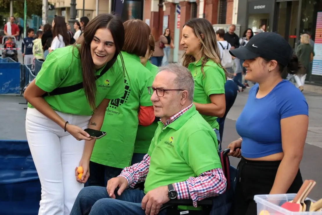 Jornada de sensibilización de Alzheimer León sobre el tenis de mesa para mostrar sus beneficios cognitivos, emocionales y sociales. Foto Peio García (6)