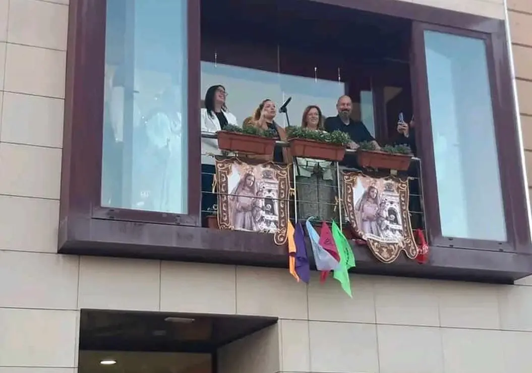 La portavoz del PP en el Congreso pronunció el pregón y animó a mantener vivas las tradiciones locales ante una gran afluencia de vecinos y visitantes