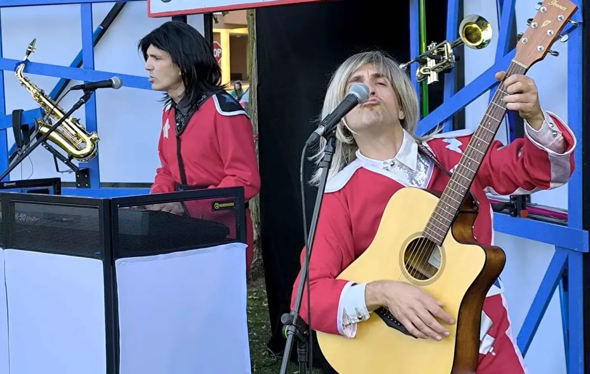 'Clown en el camino' despide su primera edición con un éxito rotundo de público. El ciclo de humor y circo, enmarcado en el Festival de Verano 'León, Cuna del Parlamentarismo', llena plazas y barrios de la capital con actuaciones abarrotadas que invitan a ampliar el proyecto.