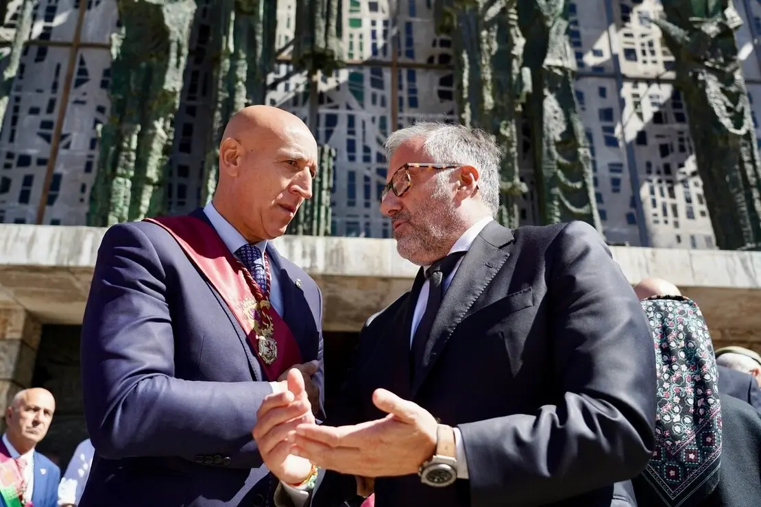 Misa de la festividad de la Virgen del Camino, con presencia de los Ayuntamientos del Voto. Asisten el presidente de las Cortes Autonómicas, Carlos Pollán, y miembros de la corporación municipal de Leó