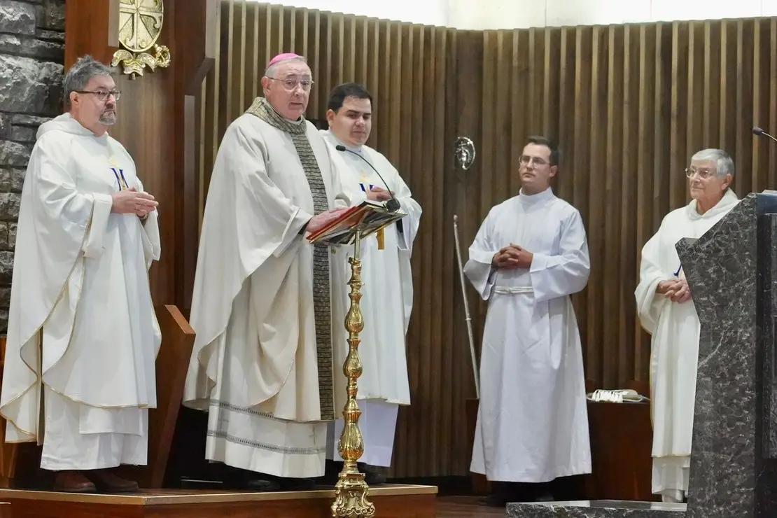 Misa de la festividad de la Virgen del Camino, con presencia de los Ayuntamientos del Voto. Asisten el presidente de las Cortes Autonómicas, Carlos Pollán, y miembros de la corporación municipal de Leó