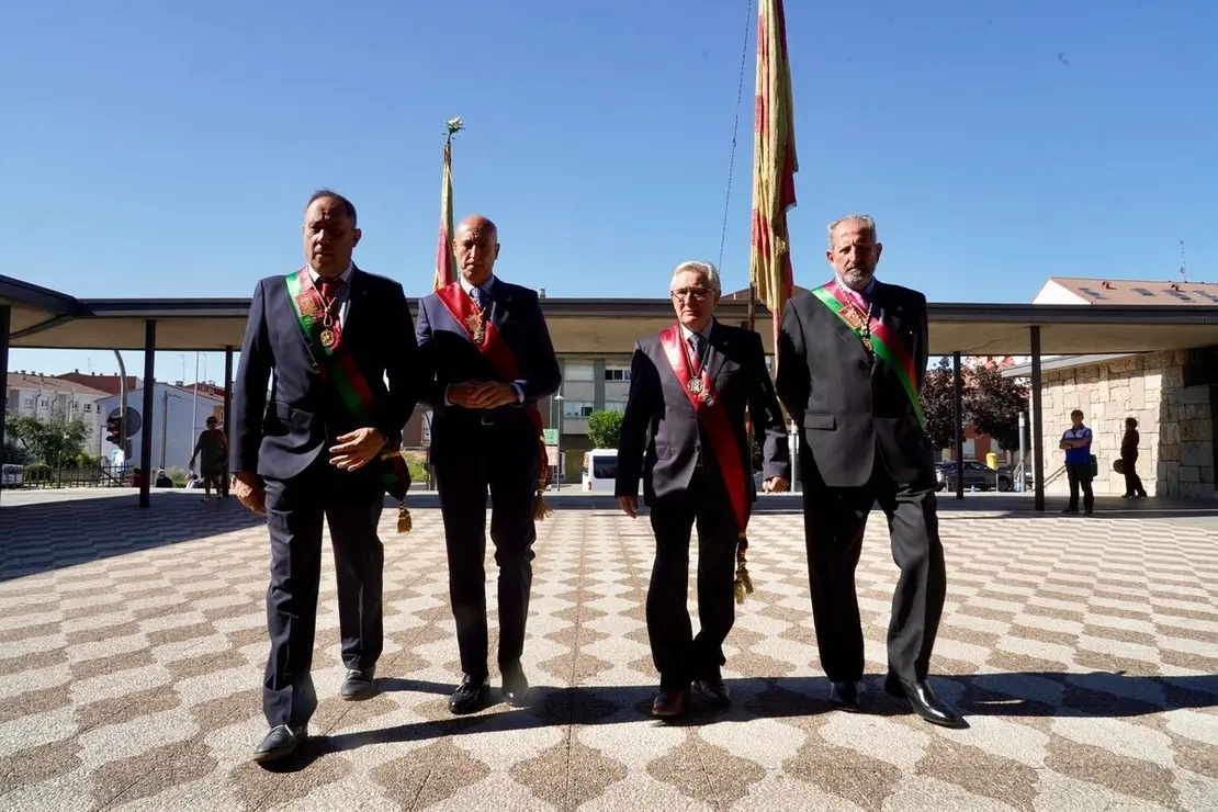 Misa de la festividad de la Virgen del Camino, con presencia de los Ayuntamientos del Voto. Asisten el presidente de las Cortes Autonómicas, Carlos Pollán, y miembros de la corporación municipal de Leó